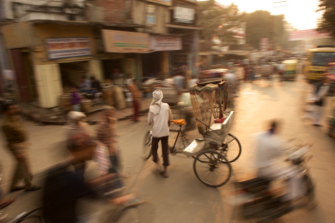 photograph of varanasi street at dusk with blurred effect