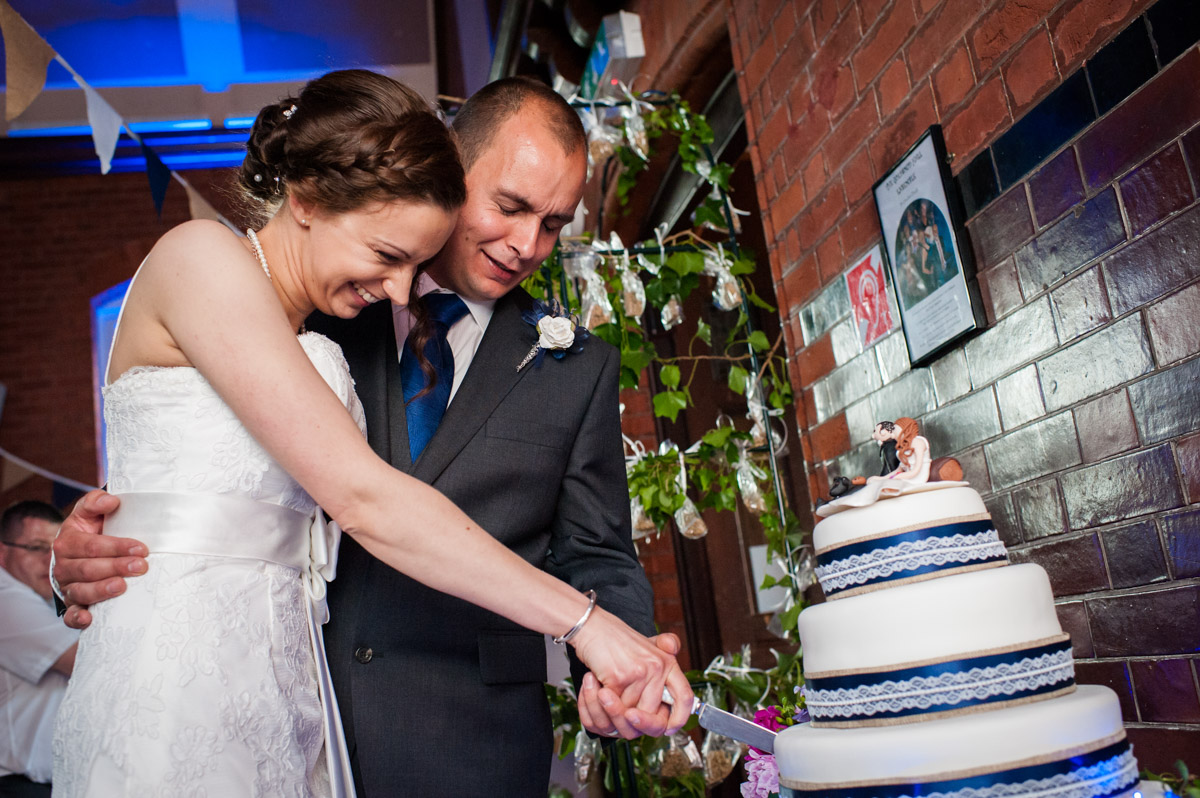 Emma and Kevin cutting wedding cake