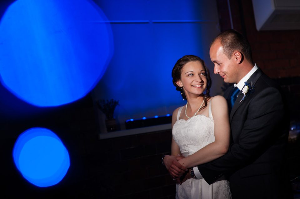 Fairy lights and off camera flash, wedding couple photo