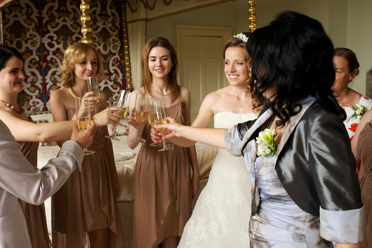 timea and her mum and bridesmaids that with champagne before her leeds castle wedding ceremony