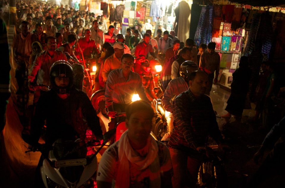 Crowds block the rtoad in Varansi, India